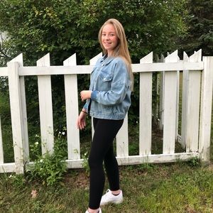 Meet your Posher, Alexis